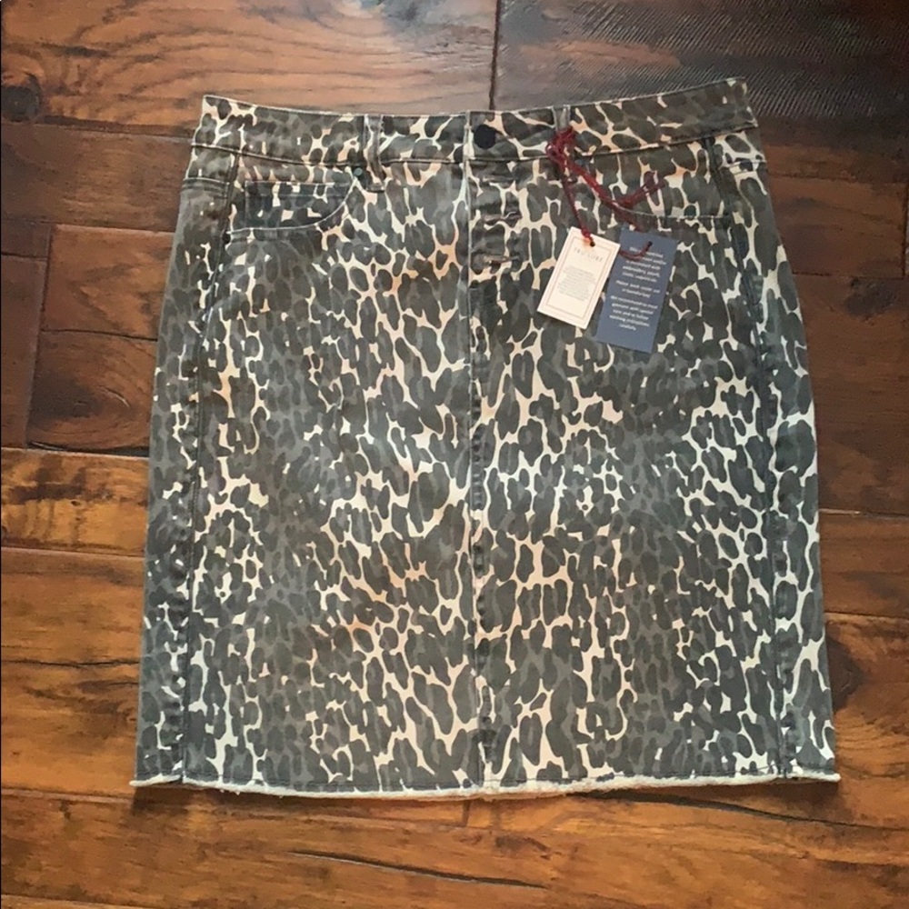 Leopard print skirt